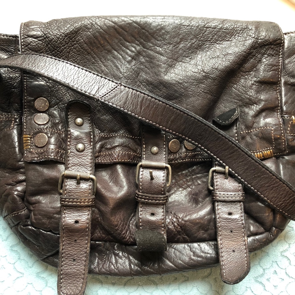 FREE PEOPLE GLADE LEATHER MESSENGER (COGNAC)